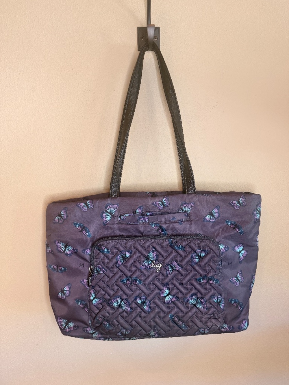 Lug Arpeggio Tote Bag. Color: Butterfly Gray